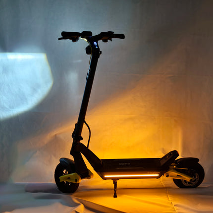 Monopattino Elettrico OOTD S10 10 Pollici con Bluetooth e APP, 1400W 48V 20AH, Velocità Massima 55 KM/H, Autonomia 70km, Monopattino Leggero con Doppia Sospensione