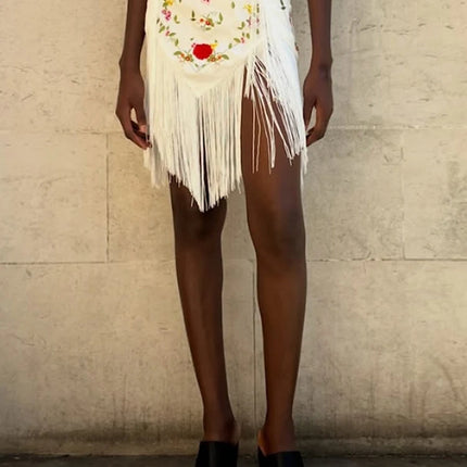 Minigonna Chic da Donna con Ricami e Frange, Modello Irregolare a Fiori, Collezione Estate 2026, per Vacanze e Streetwear