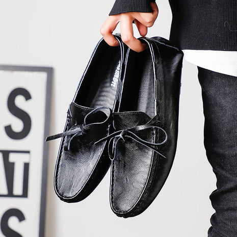 Nuovi mocassini casual Mocassini di marca con suola morbida da uomo Scarpe primaverili in pelle Comode scarpe casual da passeggio per esterni con fondo piatto