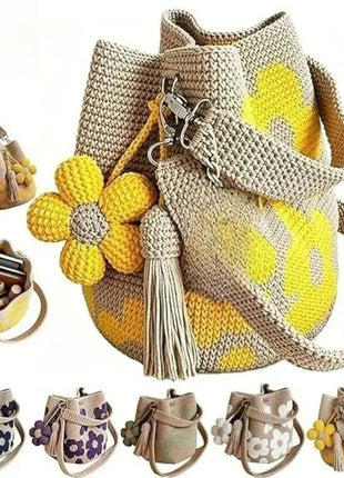 Borsa a tracolla da donna in stile boho, realizzata a mano con lavorazione all'uncinetto, decorata con fiori, cordoncino, occhielli metallici e nappe floreali, ideale per l'uso quotidiano, la spiaggia e le attività all'apert