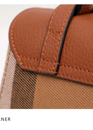 Borsa Mini Boston a Righe e Quadri in Tessuto con Finiture in Ecopelle, Chiusura a Giro e Torsione, Design con Patta, Borsa a Mano da Donna, a Tracolla, Portamonete