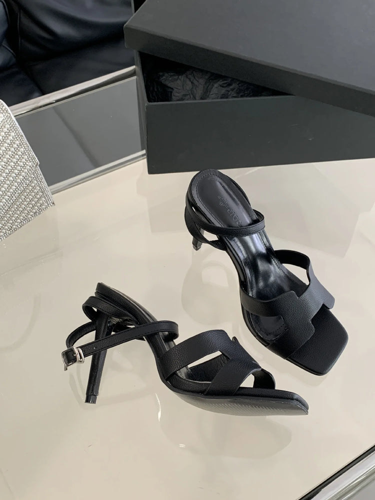 Alionly 2026 Nuova Moda Estiva Sandali Open Toe Donne Fibbia In Metallo Banda Stretta Sottile Tacco Basso Gladiatore Scarpe Da Festa