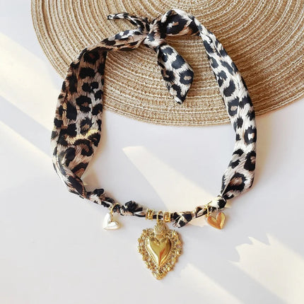 Collana bandana morbida con ciondolo a forma di fiore a forma di cuore placcato in oro per gioielli impilabili da donna e ragazza PlatiNum