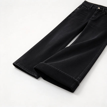 Minimalist black high-waisted straight-leg women’s jeans, in a relaxed-fit black denim with an elegant, casual style, perfect for a casual office look and versatile everyday wear FX-1338-1
