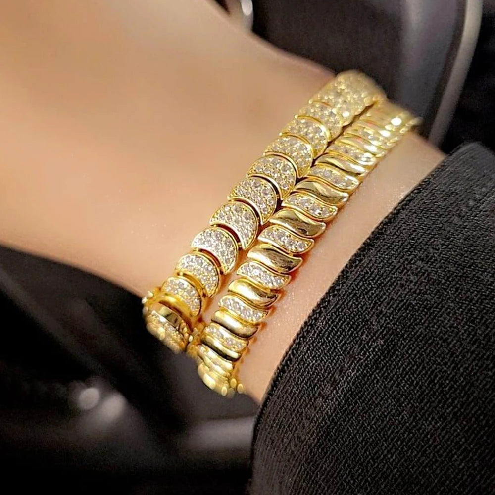 2025 Nuova collana a catena serpente unisex color oro a spina di pesce con perline catena a maglie pavimentata 5A CZ girocollo a forma di luna per gioielli da donna