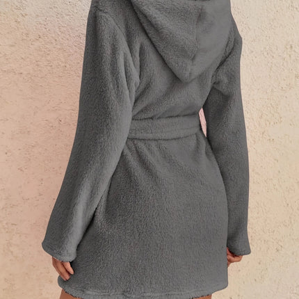 1 pezzo di vestaglia da donna con cappuccio in tinta unita con cintura, pigiama in pile accogliente e caldo per la casa in autunno e inverno.