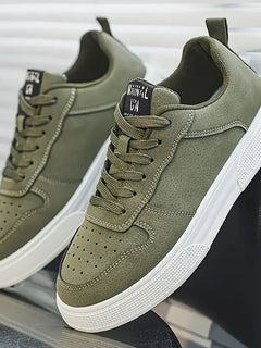 1 Pair Sports Casual Skateboarding Shoes Comfortable and Fashionable, With a Snug Upper That Fits the Foot and a Slip-Resistant,