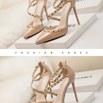 Scarpe tacco alto da donna estive in Europa e America Moda punta a punta bocca superficiale rivetto scava fuori sandali a spillo da discoteca platinumshop