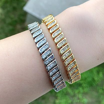 2025 Nuova collana a catena serpente unisex color oro a spina di pesce con perline catena a maglie pavimentata 5A CZ girocollo a forma di luna per gioielli da donna