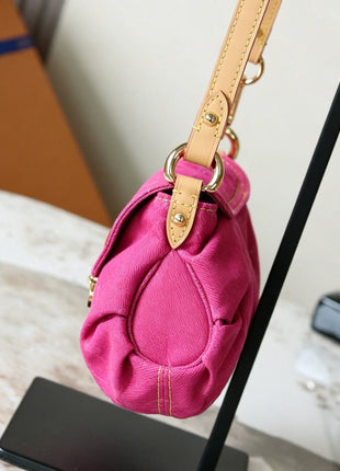 Borsa a Tracolla Mini in Tela Fucsia con Arricciature, Lussuosa Borsa Multifunzione con Tracolla Regolabile in Pelle