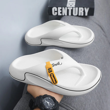 A pair of men's summer flip-flops for couples, new non-slip, wear-resistant, breathable men's slippers for outdoor wear, comfortable simple men's thick-soled shoes