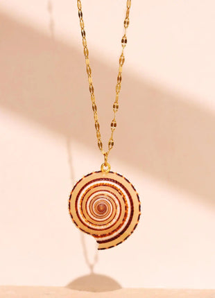 Retro Gold-Tone Shell Pendant Necklace Unique Layered DIY Fashion Jewelry for Women Perfect for Beach Vacations Gift Idea PlatiNum