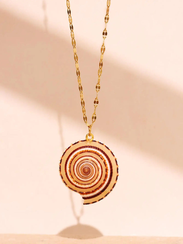 Retro Gold-Tone Shell Pendant Necklace Unique Layered DIY Fashion Jewelry for Women Perfect for Beach Vacations Gift Idea PlatiNum