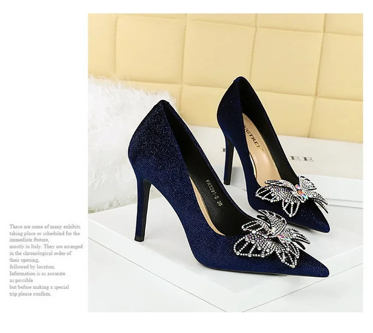 BIGTREE Scarpe Designer Nuove donne Décolleté Strass Farfalla Nodo Punta a punta Flock 10CM Tacchi sottili Scarpe da donna mature super alte