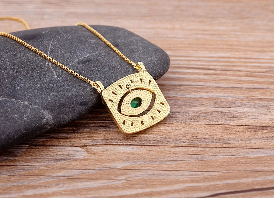 AIBEF Nuovo design creativo Zircone dorato Turco Evil Eye Collana con ciondolo quadrato Collana da donna Hip Hop Street Jewelry Party Regalo fortunato