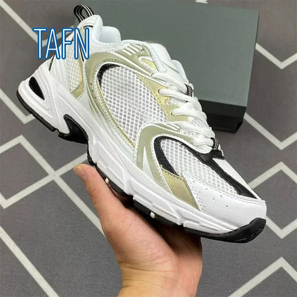 Sneakers stile papà retrò Y2K unisex, tomaia mista in rete e sintetico, suola spessa sagomata per outfit urbani e look street trendy