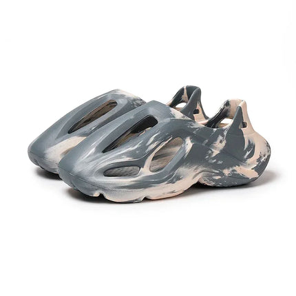 Pantoufles compensées camouflage unisexe Matériau souple EVA Technologie de moulage par injection Chaussures de plage décontractées pour hommes et femmes