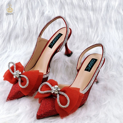 L'ultimo stile INS a punta con strass bocca poco profonda temperamento tacchi alti colore arcobaleno scarpe e borse da donna