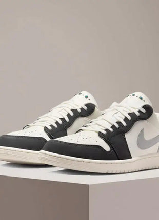 Scarpe da basket Nike Air Jordan 1 Low unisex, ammortizzate, antiscivolo, resistenti e dal design classico IO2242-101 platinumshop