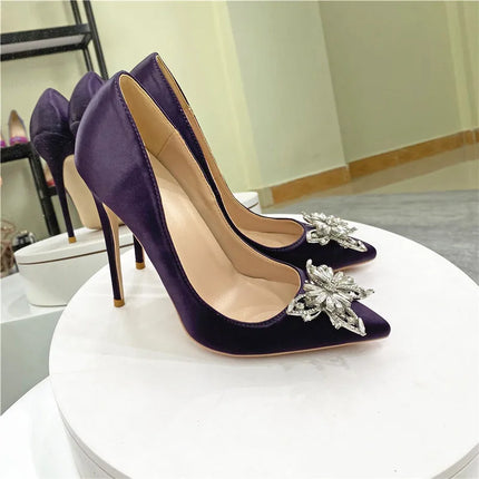 Scarpe da donna in raso Primavera Autunno Decorazione farfalla con strass Tacchi alti eleganti 8CM 10CM 12CM Décolleté da banchetto a punta moda