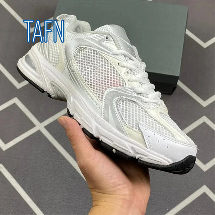 Sneakers stile papà retrò Y2K unisex, tomaia mista in rete e sintetico, suola spessa sagomata per outfit urbani e look street trendy