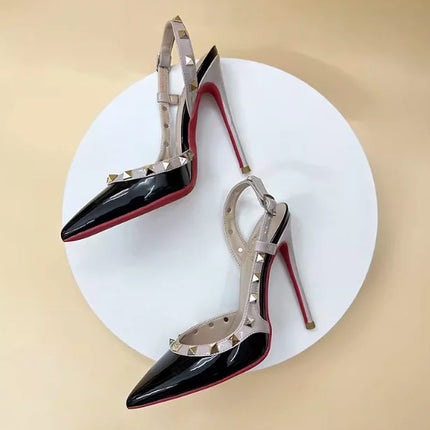 Nuovi tacchi alti europei e americani sexy vino rosso per le donne tacchi sottili punta a punta, bocca poco profonda, sandali con scarpa singola rivettata