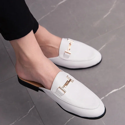 Mezze pantofole da uomo di moda 2022 Scarpe da uomo in pelle di alta qualità Muli classici Mezze scarpe antiscivolo Uomo Estate Mocassini bianchi