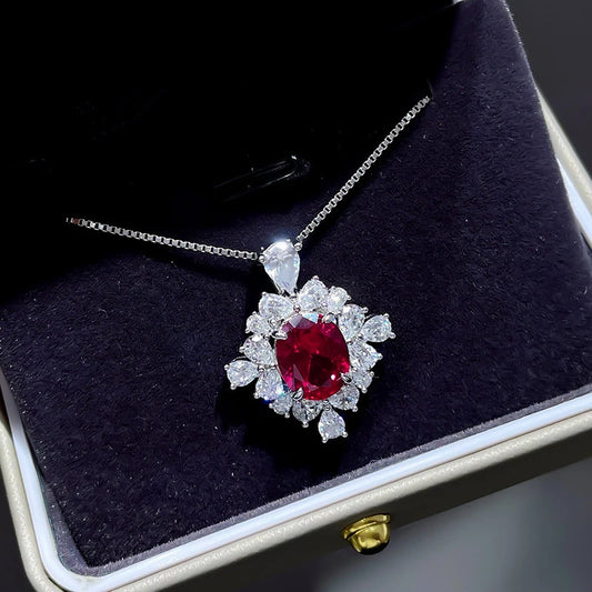 Huitan Splendida collana con ciondolo affascinante per donna Gioielli in pietra di zirconi rosso brillante per accessori chic femminili per la festa nuziale
