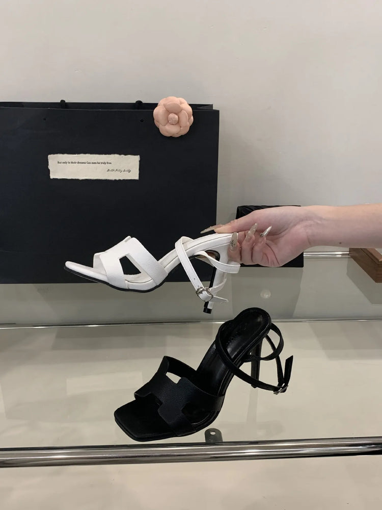 Alionly 2026 Nuova Moda Estiva Sandali Open Toe Donne Fibbia In Metallo Banda Stretta Sottile Tacco Basso Gladiatore Scarpe Da Festa