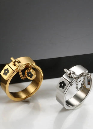Set di gioielli di moda di lusso in acciaio inossidabile Set di gioielli da donna dorati Bracciale con ciondolo a forma di fiore Anelli per uomo Set di gioielli da donna regalo platinumshop