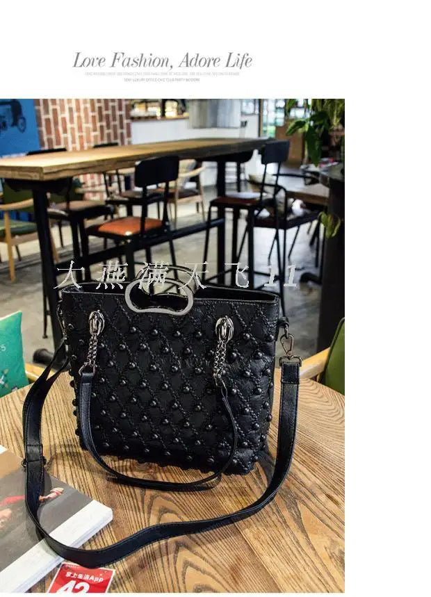 2025 new Genuine Leather Women's Handbags Fashion Soft Lady Tote Bag Shoulder Messenger Bag Large Capacity Portable Rivet Bags