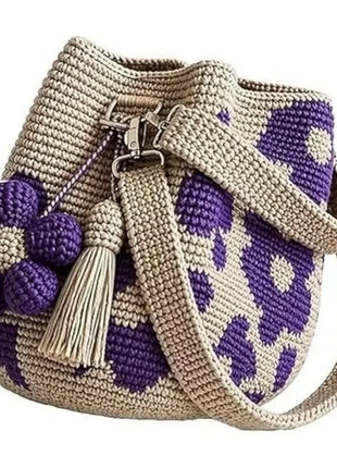 Borsa a tracolla da donna in stile boho, realizzata a mano con lavorazione all'uncinetto, decorata con fiori, cordoncino, occhielli metallici e nappe floreali, ideale per l'uso quotidiano, la spiaggia e le attività all'apert