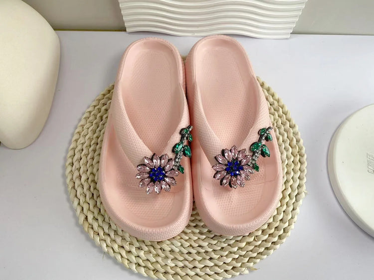 Infradito da donna multicolori estivi Sandali con fiocco in orsacchiotto metallico alla moda Sandali da spiaggia per le vacanze a casa Calzature versatili