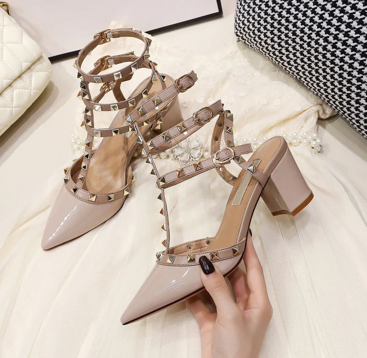 【Misurati la lunghezza dei piedi prima di ordinare】Sandali eleganti da donna con rivetti e cinturino alla caviglia, scarpe con tacco alto a blocco, modello 94-CHC-33