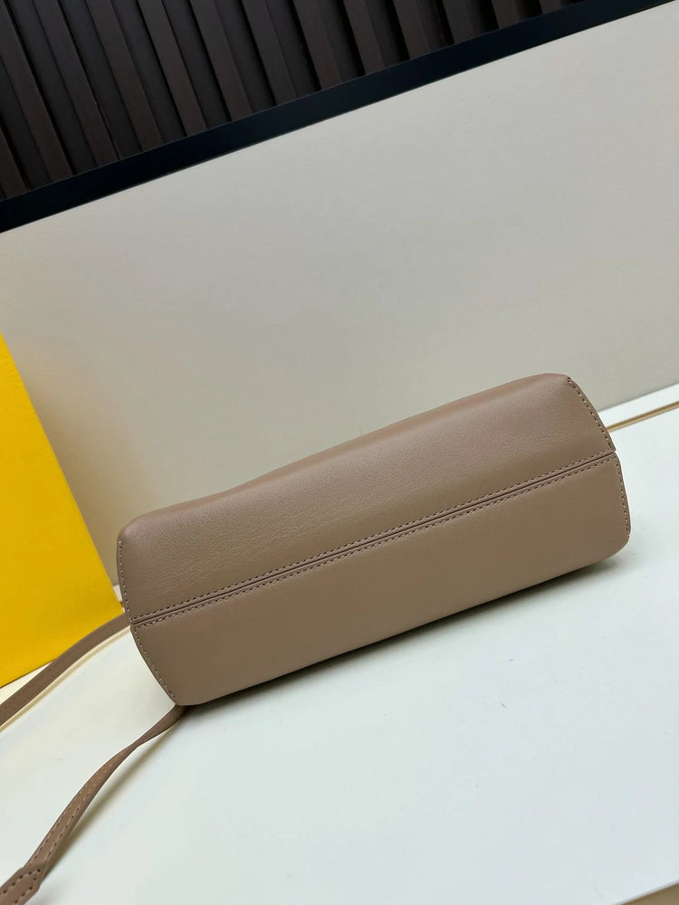 Borsa con Chiusura a Scatto in Morbida Pelle Color Tè al Latte, Borsa di Lusso Multiuso