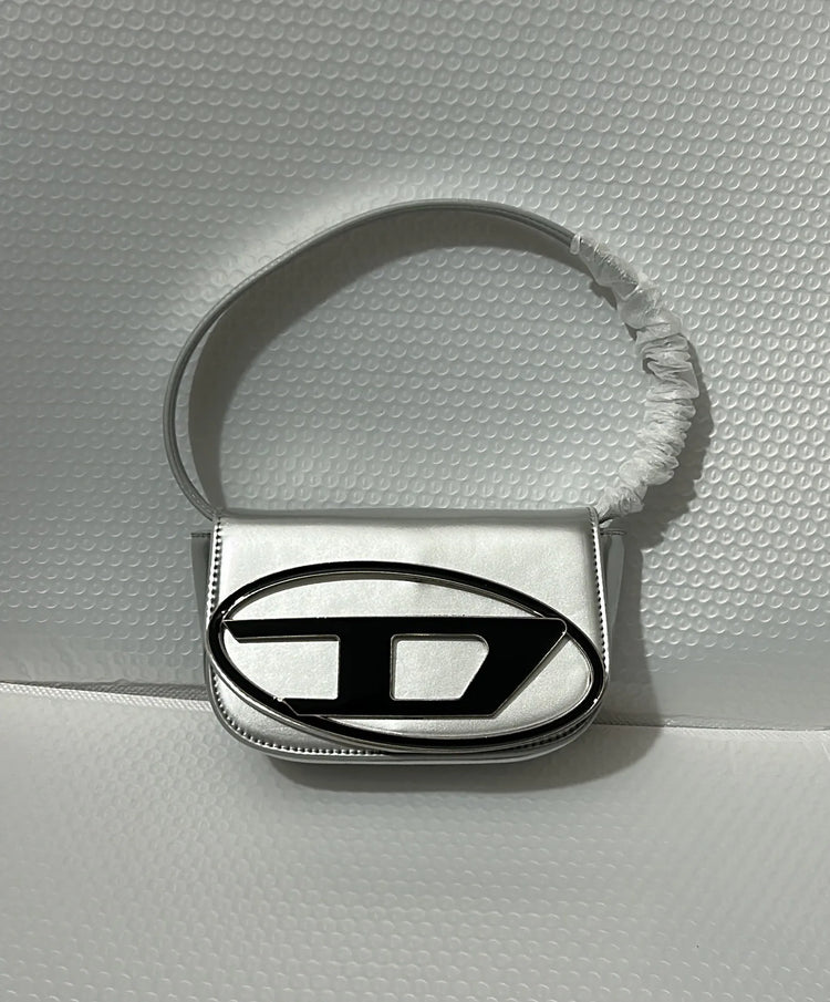 Borsa a Tracolla in Pelle PU Effetto Specchio Argento Lucido con Decorazione Ovale in Rilievo, Tracolla Staccabile, Mini Borsetta Futuristica da Donna