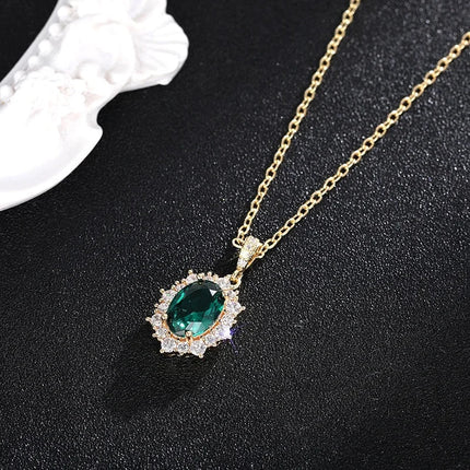 Huitan Nobile Collana con ciondolo luminoso per donna Accessori per il collo con zirconi verdi lucidi Gioielli da sposa di fidanzamento estetico PlatiNum
