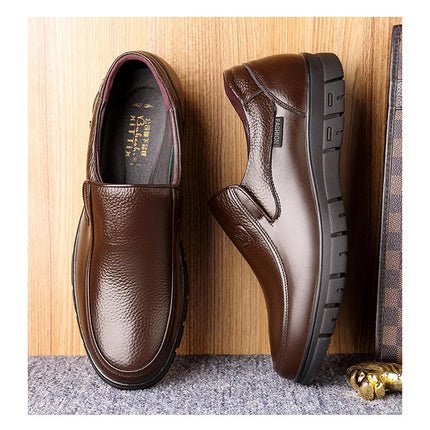 Scarpe estive nuove da uomo in pelle con suola morbida Scarpe basse casual Scarpe da passeggio per esterni Scarpe comode in morbida pelle alla moda Mocassini