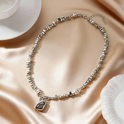 Set di bracciali con collana con pendente in cristallo grigio irregolare semplice barocco Set di gioielli con perline color argento estetico delicato per donna uomo platinumshop