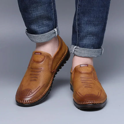 Scarpe da uomo di alta qualità Calzature in pelle fatte a mano Scarpe da lavoro casual da uomo Scarpe da ginnastica da viaggio con suola morbida per esterni Mocassini di marca