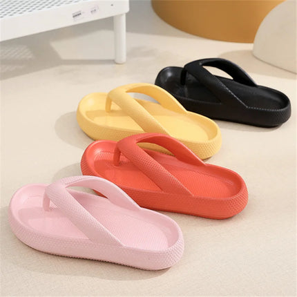 Infradito con plateau con suola morbida Donna 2025 Pantofole da spiaggia estive antiscivolo con nuvola Sandali da bagno con punta a clip con suola spessa da donna