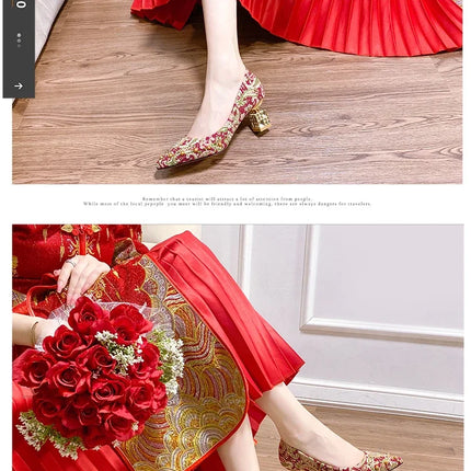 Moda di lusso Rivetto Fibbia Cintura Appartamenti Mocassino slip-on da donna Scarpe a punta Scarpe da balletto Mocassini da donna da ufficio 2025