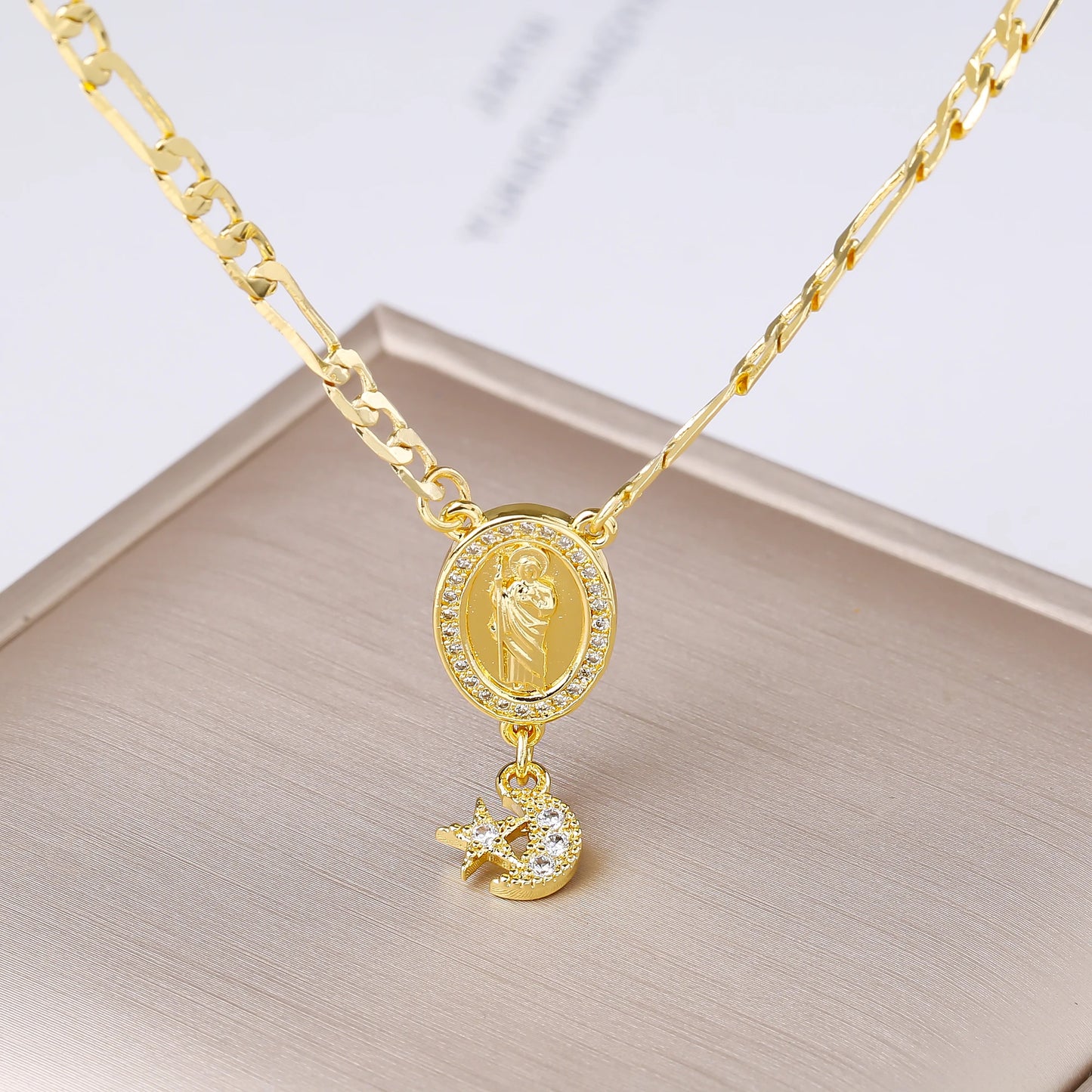 Uomini di alta qualità Donne Gioielli religiosi Collana con ciondolo in zirconi di San Giuda Classico per la festa quotidiana Gioielli di preghiera Regalo amuleto