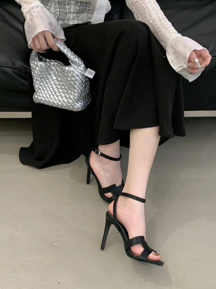 Alionly 2026 Nuova Moda Estiva Sandali Open Toe Donne Fibbia In Metallo Banda Stretta Sottile Tacco Basso Gladiatore Scarpe Da Festa