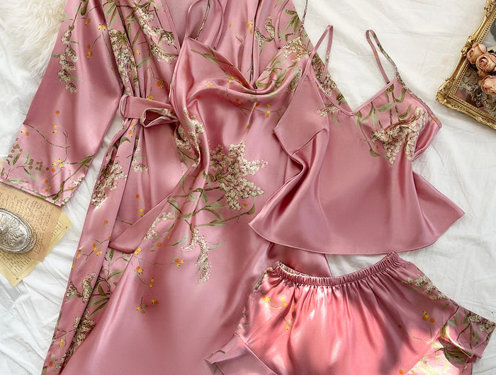 Comodo accappatoio estivo con stampa ciliegia irregolare e pantaloncini allacciati, pigiama da donna sexy in quattro pezzi