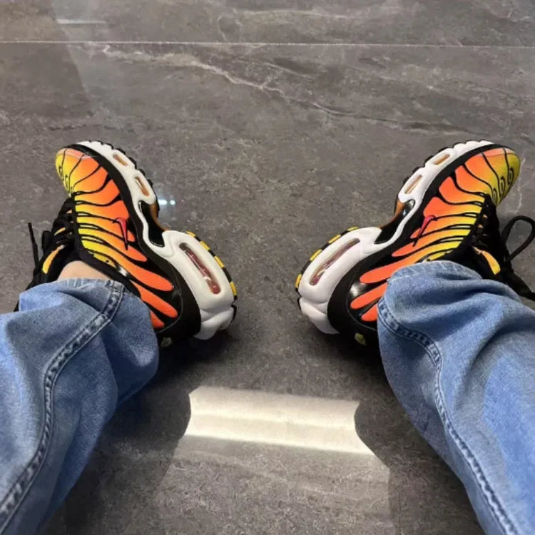 Nike Air Max Plus TN Sunset Men Women Black Yellow Gradient Classic Air Cushion Running Shoes Citywalk Sneakers HF0552-001