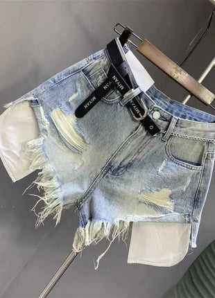 Nuovo stile di pantaloncini di jeans strappati con tasche lavate sfilacciate e piedi larghi