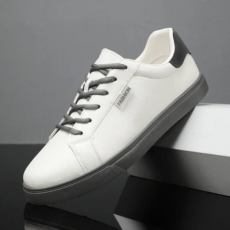 Skateboarding Shoes Men Flat Comfortable Leather Casual Vulcanized Shoes Trendy Classic Breathable Cheap Sneakers Man Plus Size