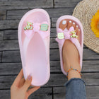 Infradito da donna multicolori estivi Sandali con fiocco in orsacchiotto metallico alla moda Sandali da spiaggia per le vacanze a casa Calzature versatili