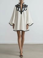2026 Nouvelle mini-robe à col en V évidé pour femmes Manches évasées Robe plissée Printemps et